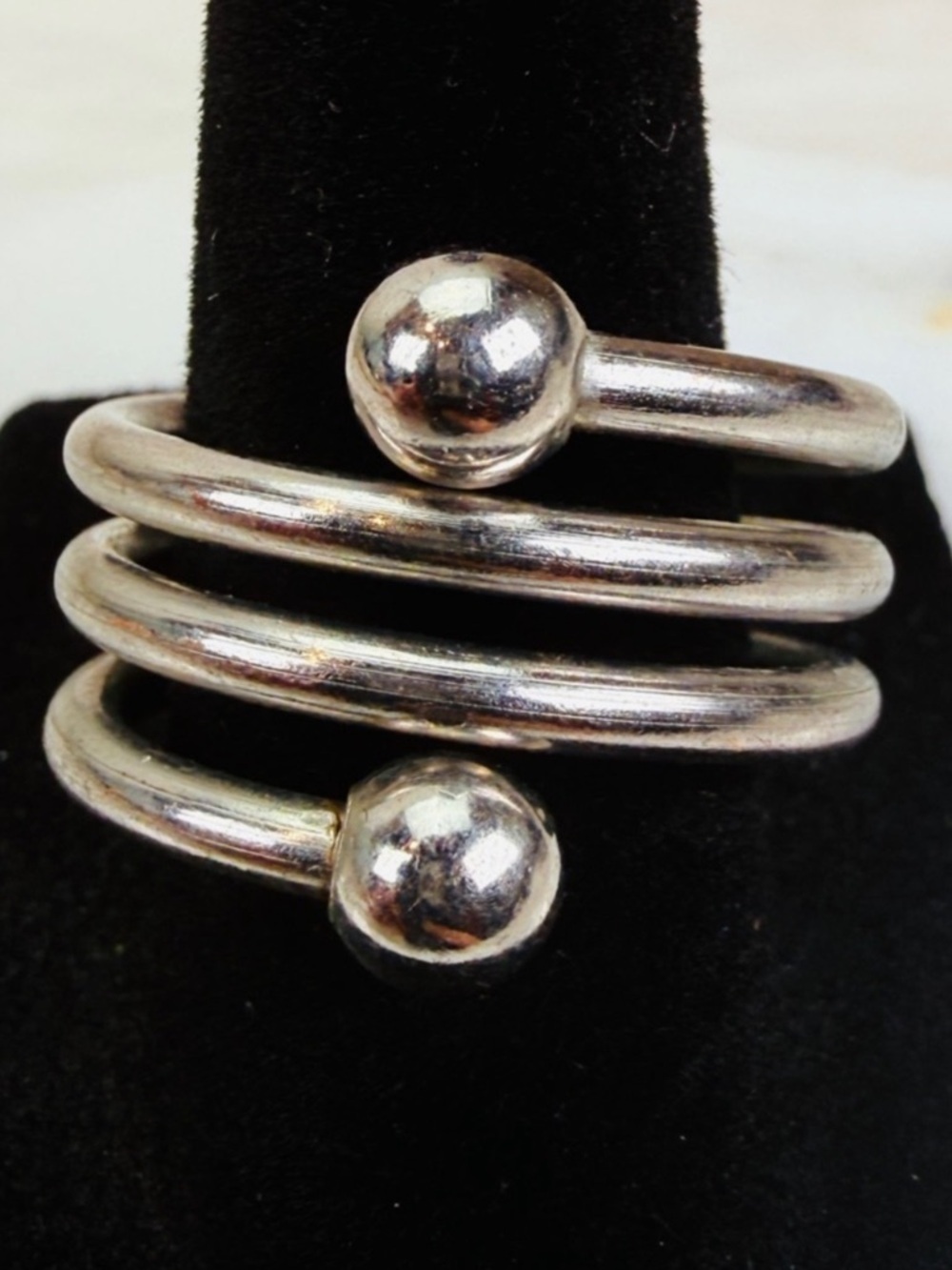 Silvertone weighted swirl size 8 1/2 costume ring